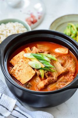 충무로 맛집: 김치찌개와 함께하는 시간 여행